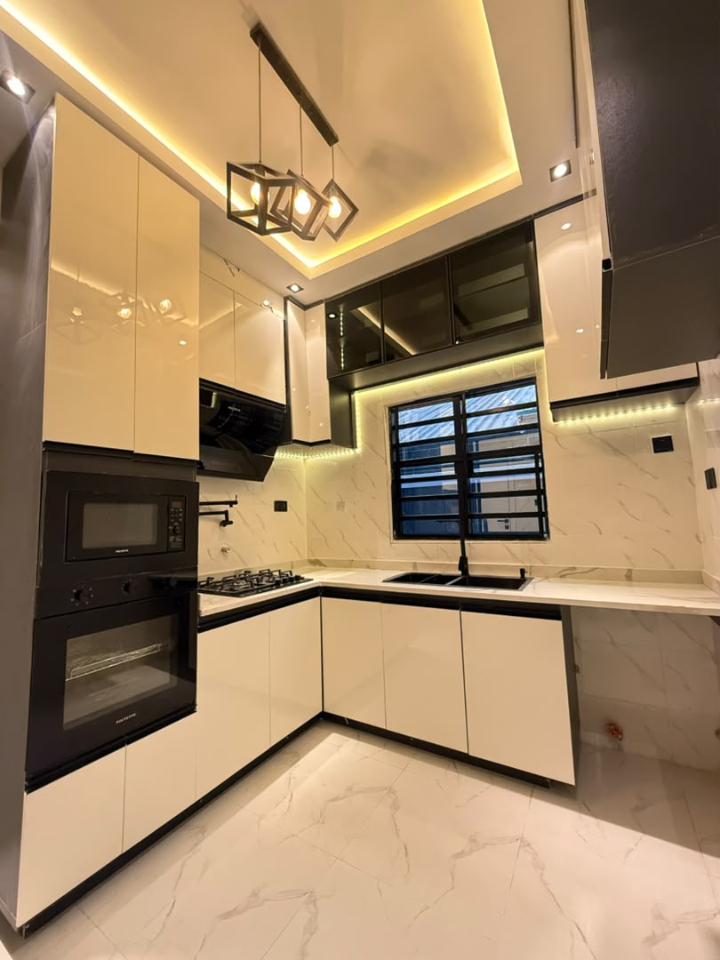Contemporary 3Bedroom Bungalow